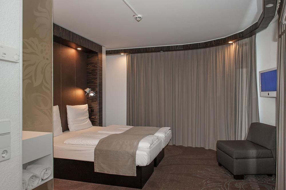 B&B Hotel Duesseldorf City-Sued Bagian luar foto