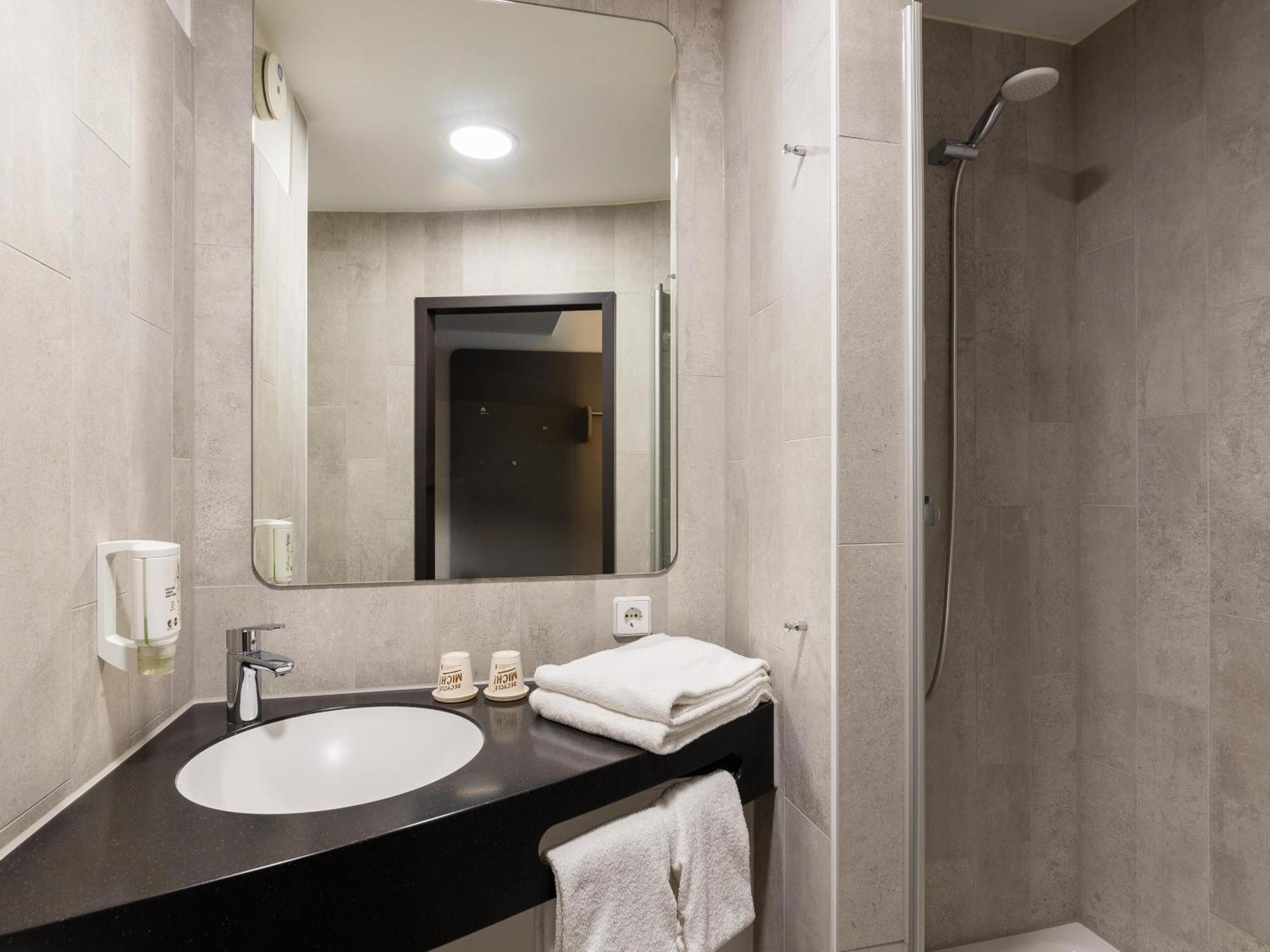 B&B Hotel Duesseldorf City-Sued Bagian luar foto